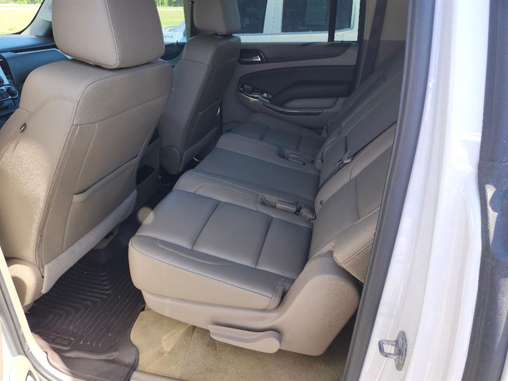 2017 Chevrolet Suburban LT - Photo 7